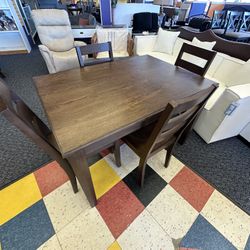 Scratch & dent table + 4 chairs 