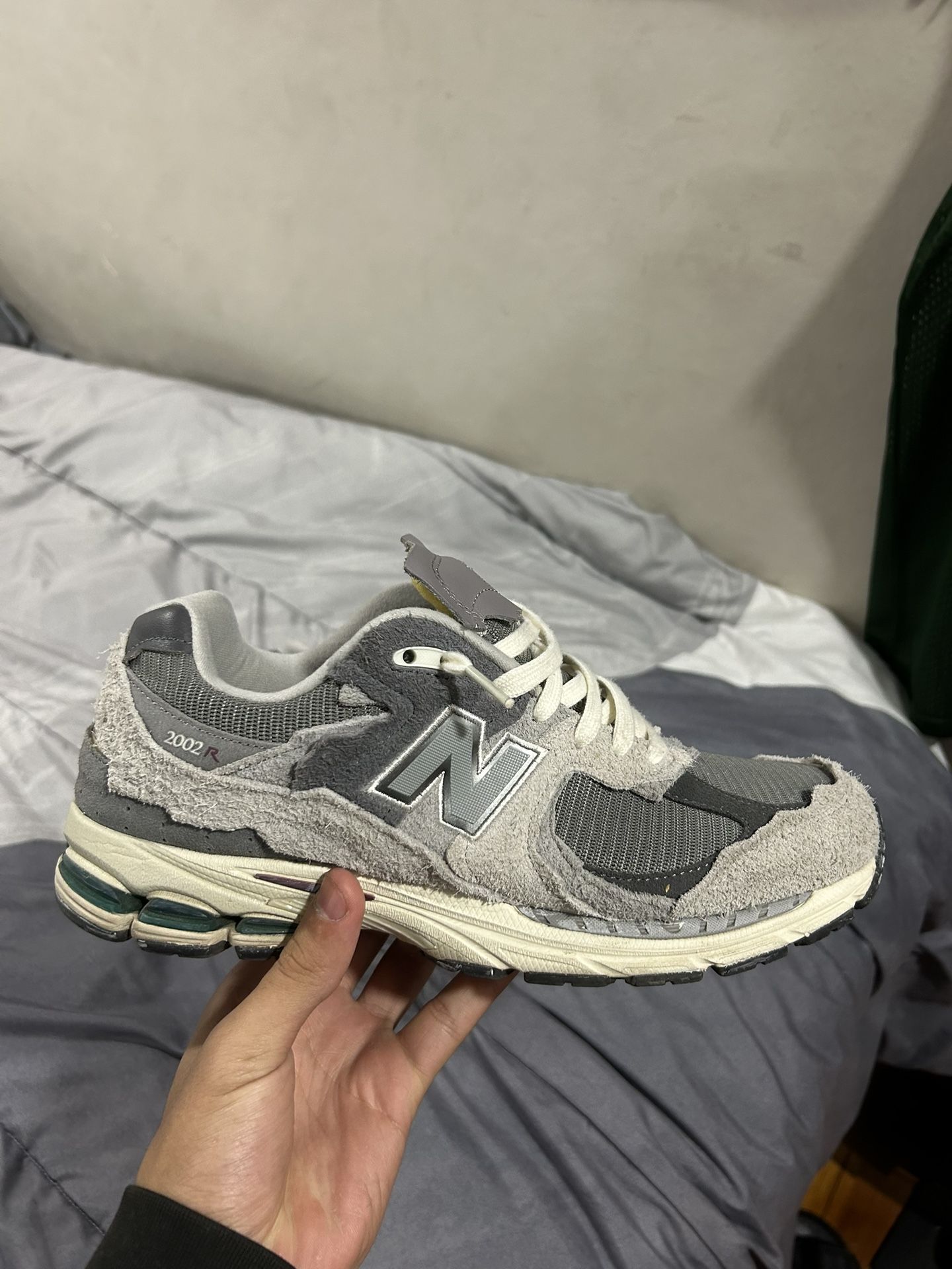 New Balance 2002 R