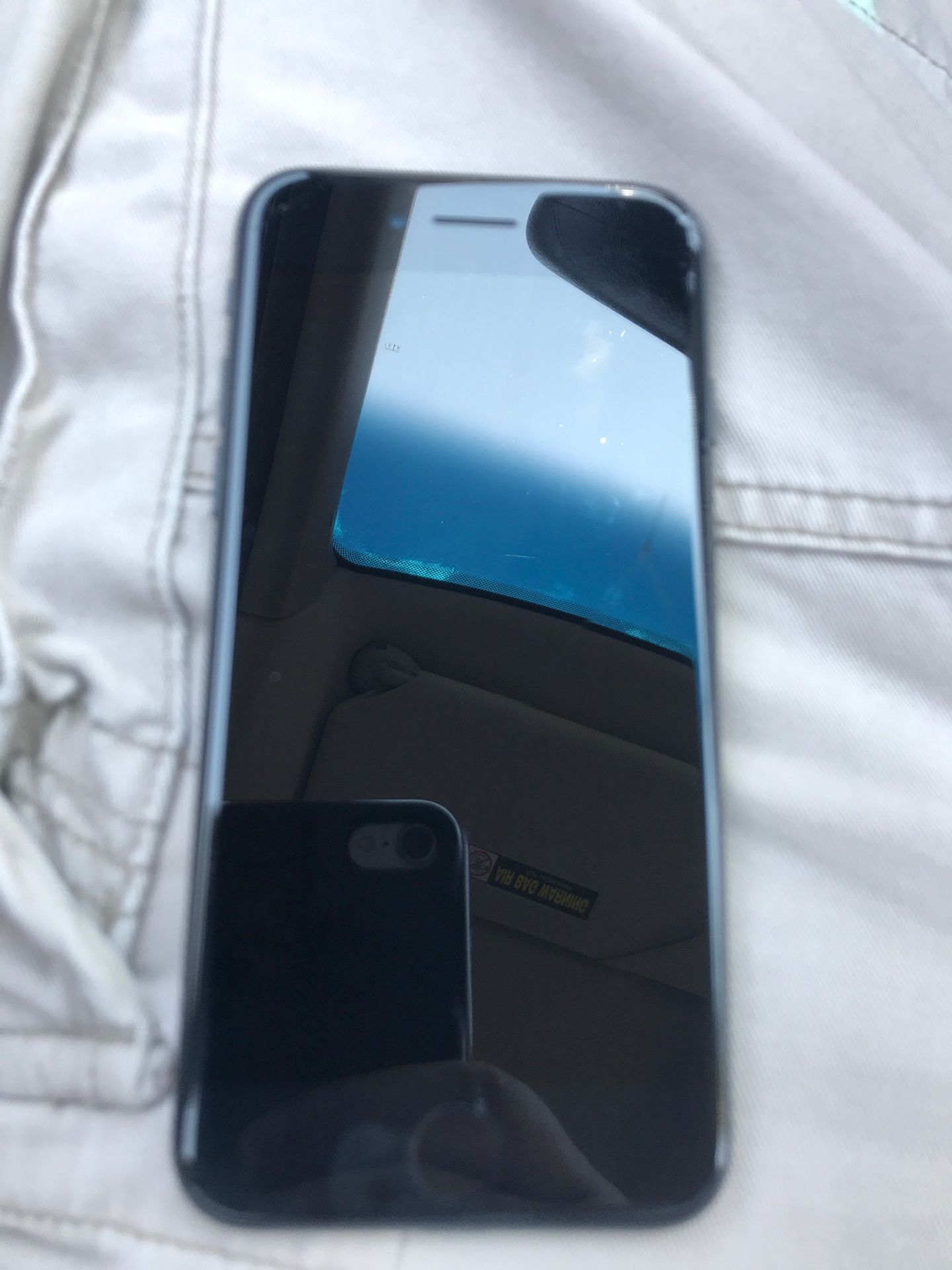 iPhone 7 black locked can be used for parts