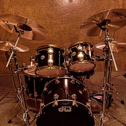 DW Masters Series Series Piano Black / Gold.  5 Piece Dream Kit