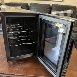 Like New 6 Bottle Wine Fridge