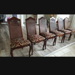 Beautiful Classy Antique Dining Chairs.   Excellent Condition.    Like New!