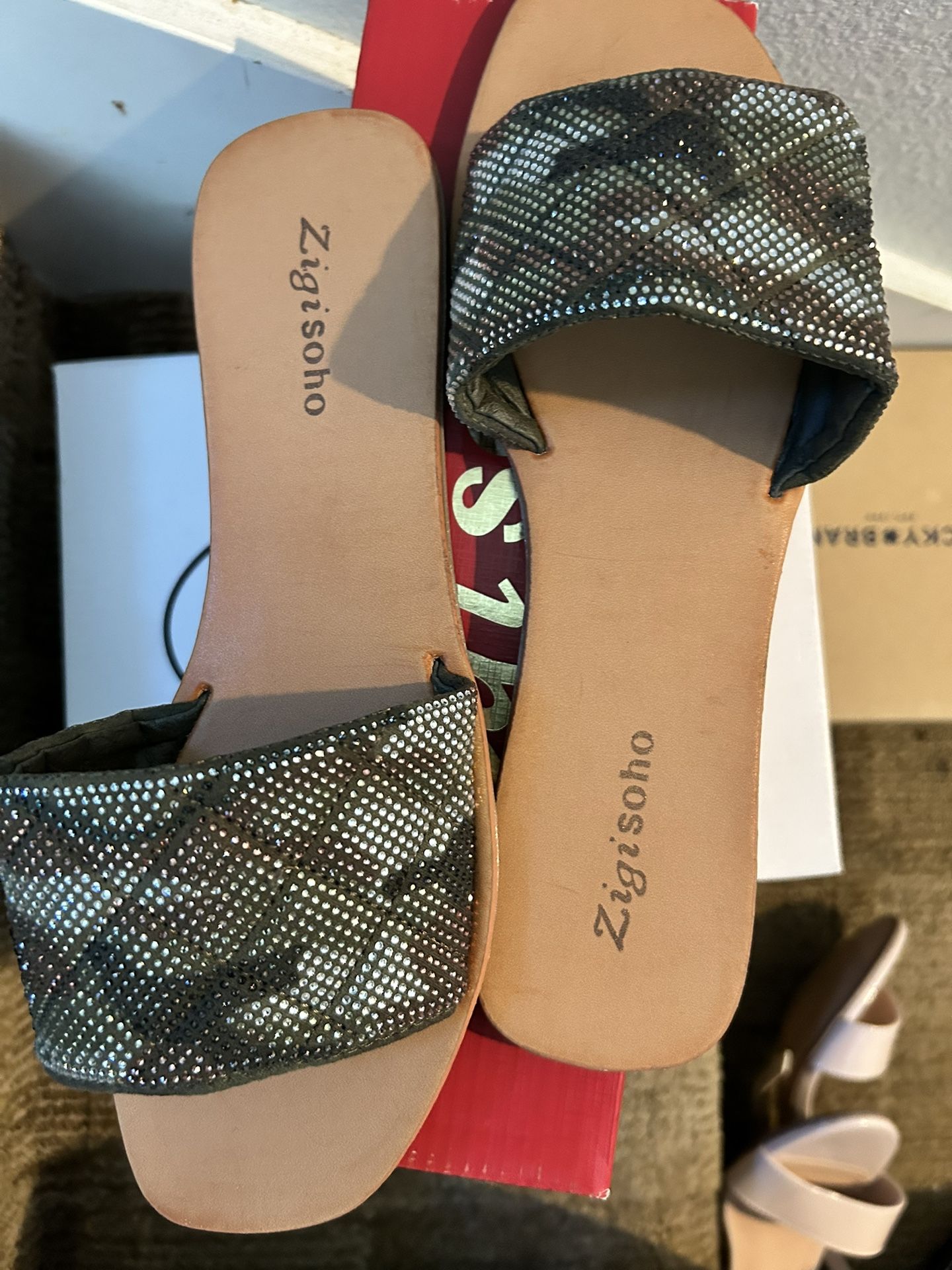 New Women’s Sandals Size 8.5