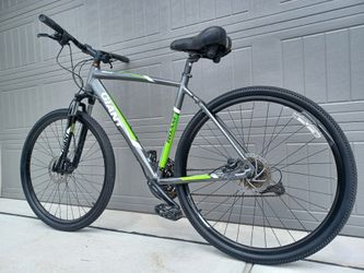Giant Hybrid Bike