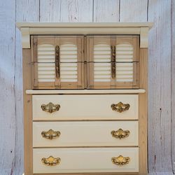 Stunning And Gorgeous Five Drawer Oversized Dresser Chest