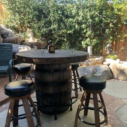 Barrel Table And Stools