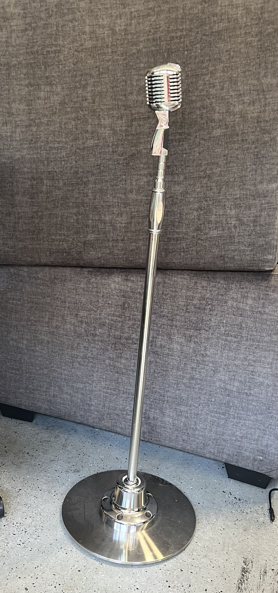 Pyle Retro Microphone and Swing Stand - Silver