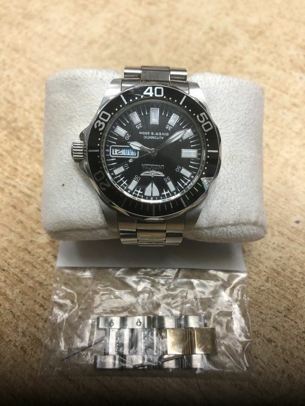 INVICTA 7041 Signature Automatic Black Dial Men's Diver Watch