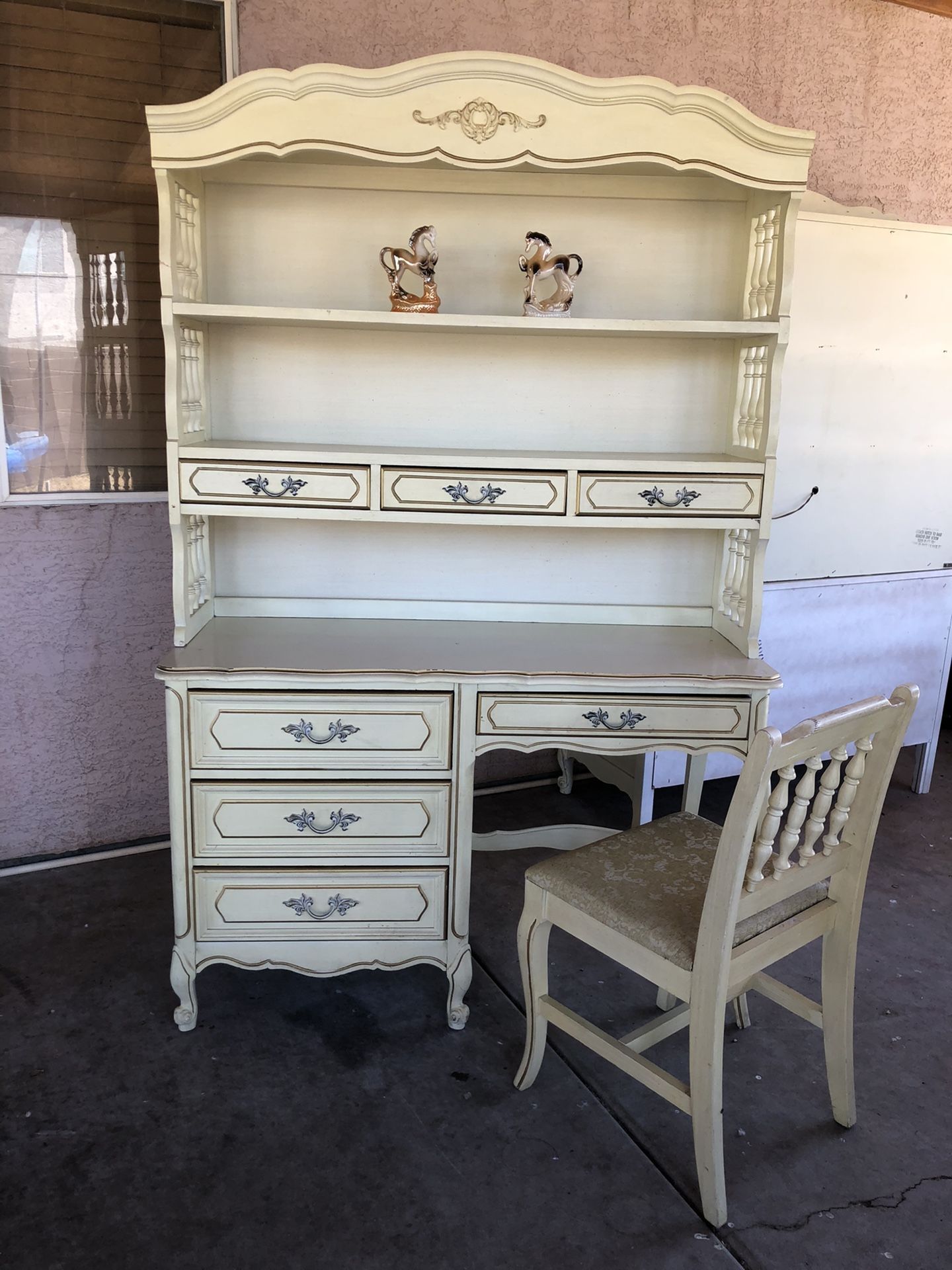 Vintage dresser set!