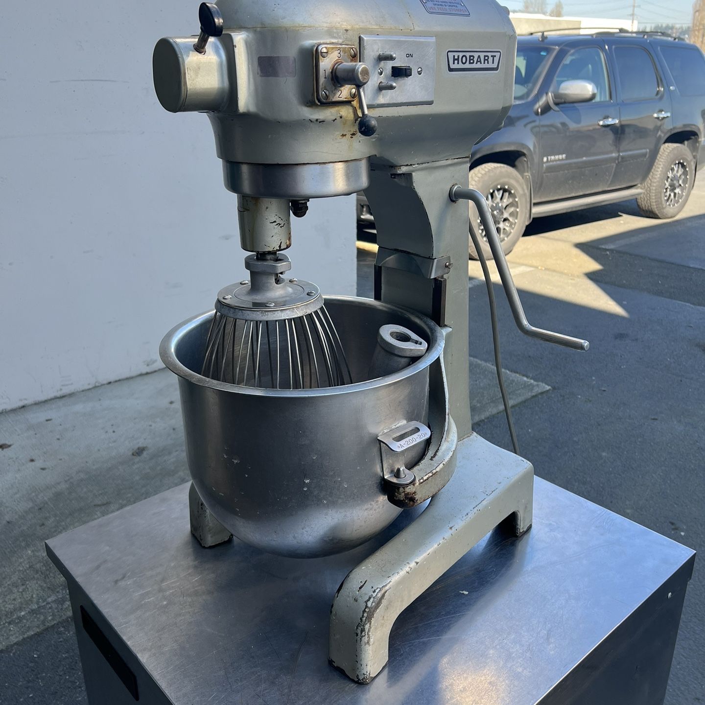 Hobart A200 20 Quart Mixer w/Bowl & Attachments 