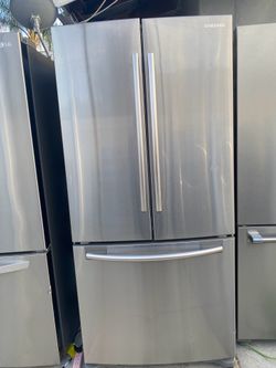 General Electric beautiful stainless steel refrigerator looks like new French door everything works perfectly first come first served