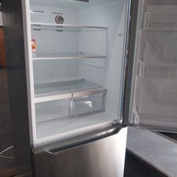 Insignia Refrigerator And Freezer 