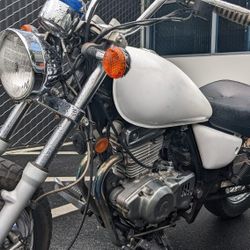 2003 Suzuki GZ250