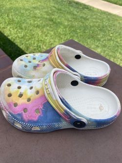 crocs