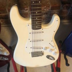 Squire Strat {Affinity} Series By Fender 🎸 All In Excellent Condition. ~ ⭐️ Your Choice~ $130⭐️ Please See All Pictures~~ 