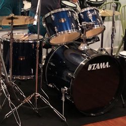 Tama Imperialstar 5 Piece Drum Set With Cymbals and Bass Drum Pedal