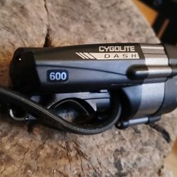 Cygolite Dash Pro • 600 Lumen BRIGHT Headlight USB Rechargable Bike Bicycle 4 Modes LED Daytime/Nighttime NWOB