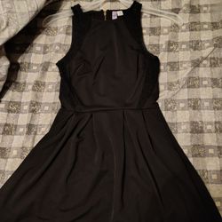 Size Small Black Dress With Lace Shoulders 🖤