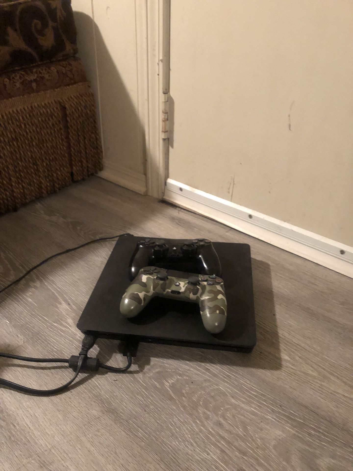 Ps4 With Controllers