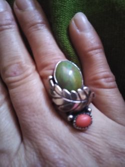 Beautiful ring Sz 7
