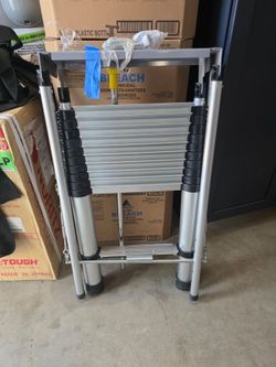 WALL MOUNTED
LA VEVOR Attic Ladder Telescoping,  M6