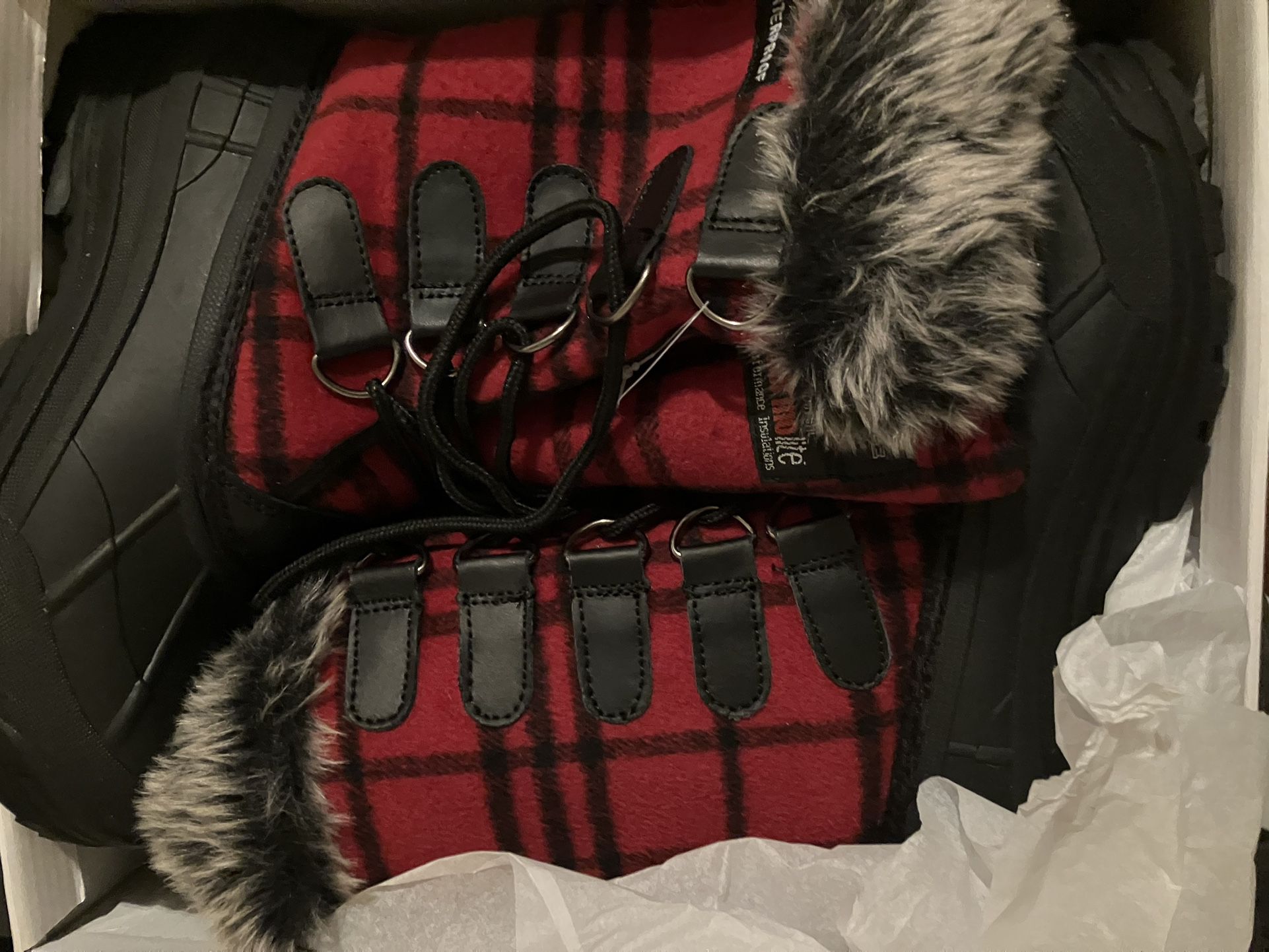 Women Winter Snow Waterproof Boots Sz 9 $50 Or Better Offer 