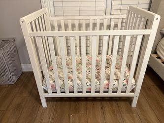 Delta Children Classic Mini Crib in White WITH MATTRESSES!!!
