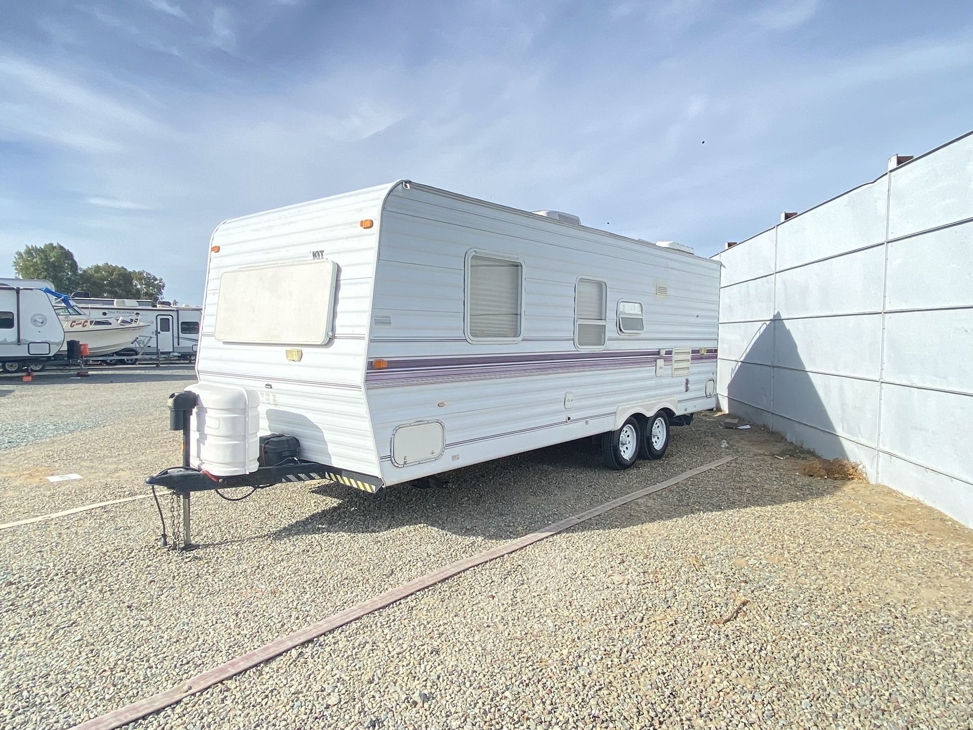 2004 travel trailer 24 foot super clean inside and out one owner