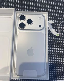 Brand New iPhone 17 Pro Max **>>[UNLOCKED]<<**