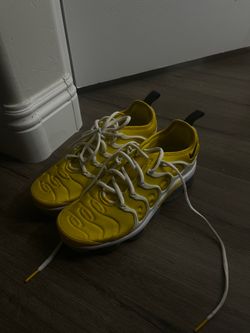 Nike yellow shoe