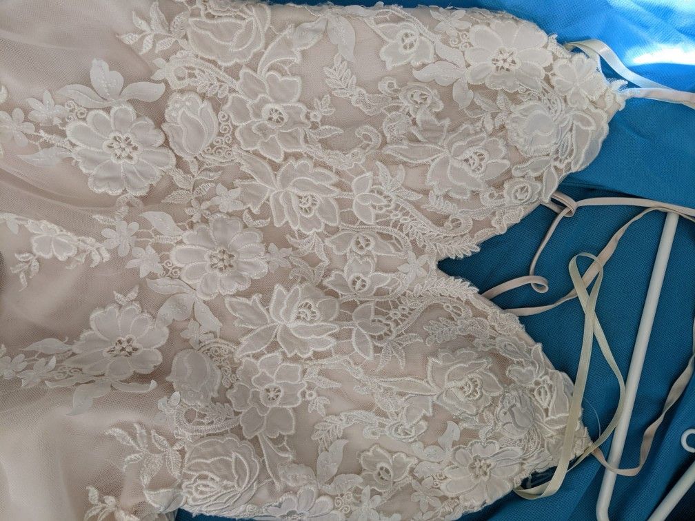 Stunning Samilla Wedding Dress 👰
Ribbon tie back