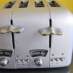 Delonghi RT400 Vintage Retro Style 4 Slice Toaster