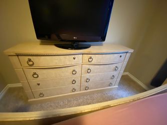 Queen size bedroom set