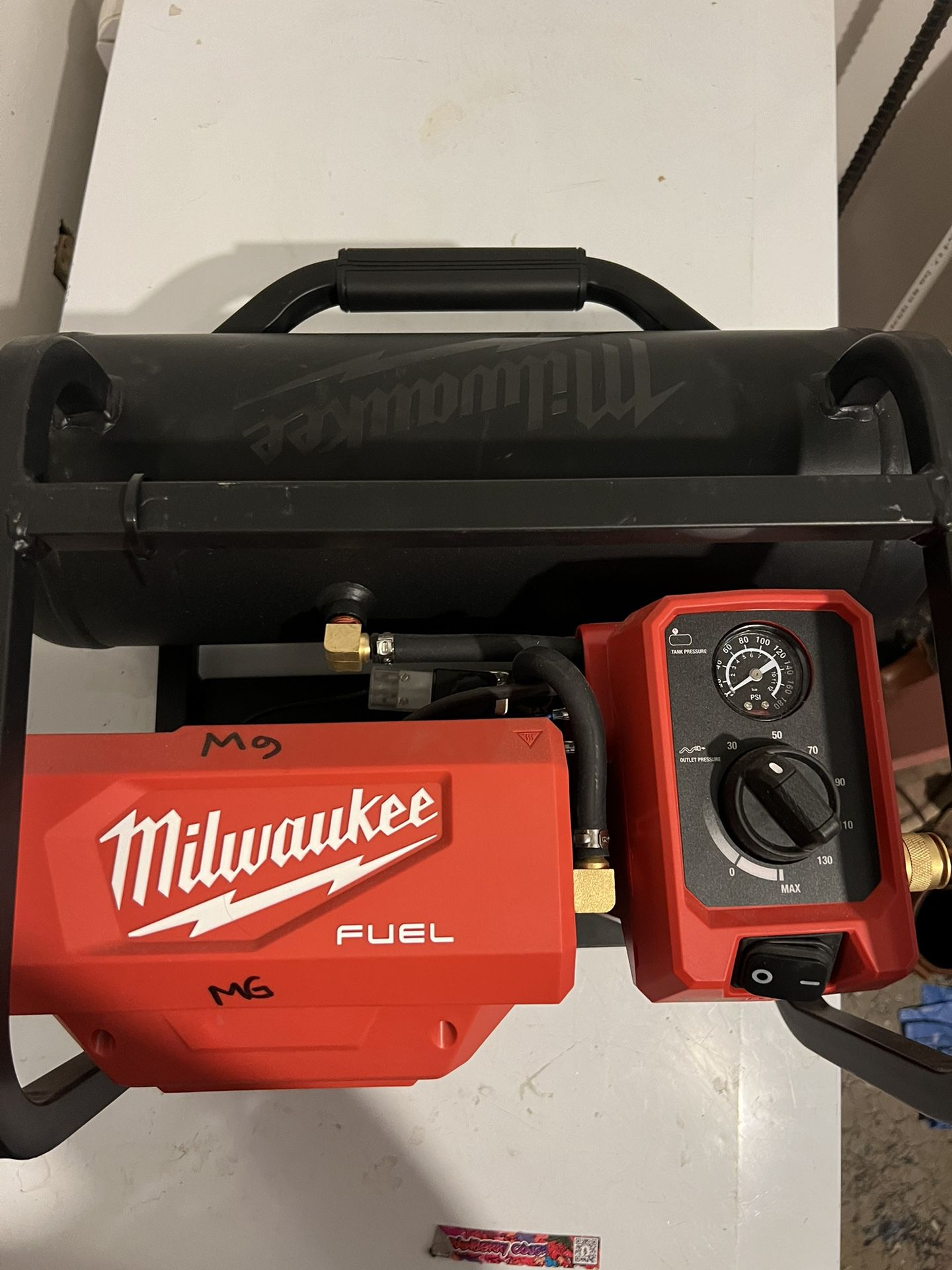 Milwaukee Battery Compressor 