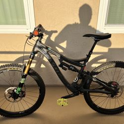 2021 Pivot Mach 5.5 (Carbon Fiber)