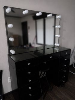 ✨ Vanity with LED Lighted Mirror – Black – Good Condition
