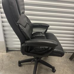Nice Computer Chair (A Condition) $100 Firm