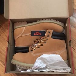 Brand New Levi’s Wheat Boots Size 10