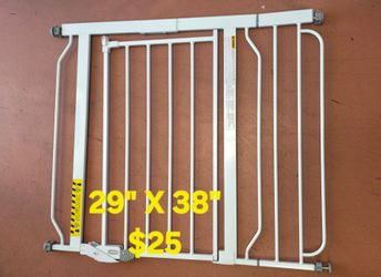 Metal baby gate w door, pressure mounted