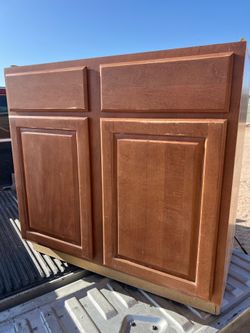 Bathroom base cabinets