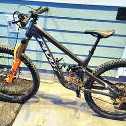 2023 Pivot Firebird XT Carbon 29er 
