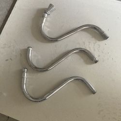 Gooseneck for raising a showerhead