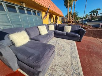 Beautiful Sectional With full out bed inside the couch totally Deep Clean Good Condition No Stains No Smell