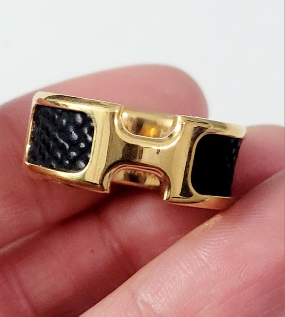 Black And Gold H WOMENS  ring Band Size 8 Gift