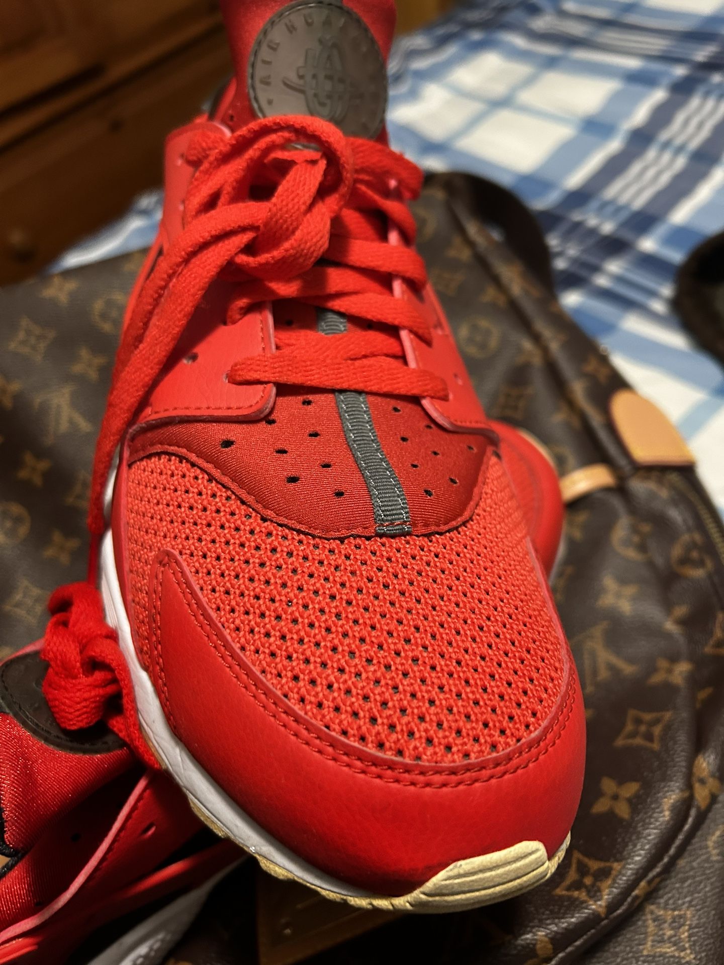 Nike Air Huarache Men’s Size 12 Run Habanero Red Men’s Athletic Shoes