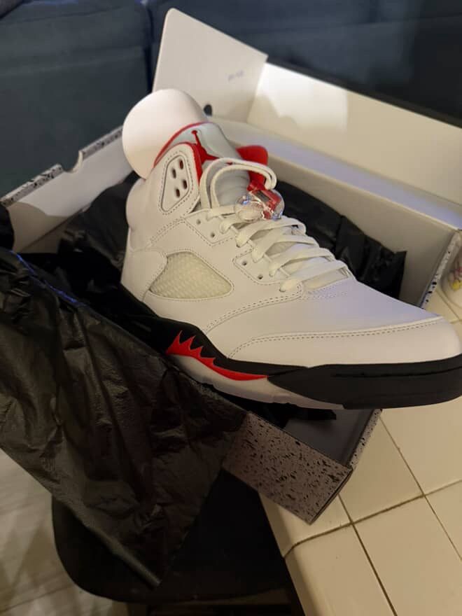 Jordan Retro 5 “Fire red” BRAND NEW 