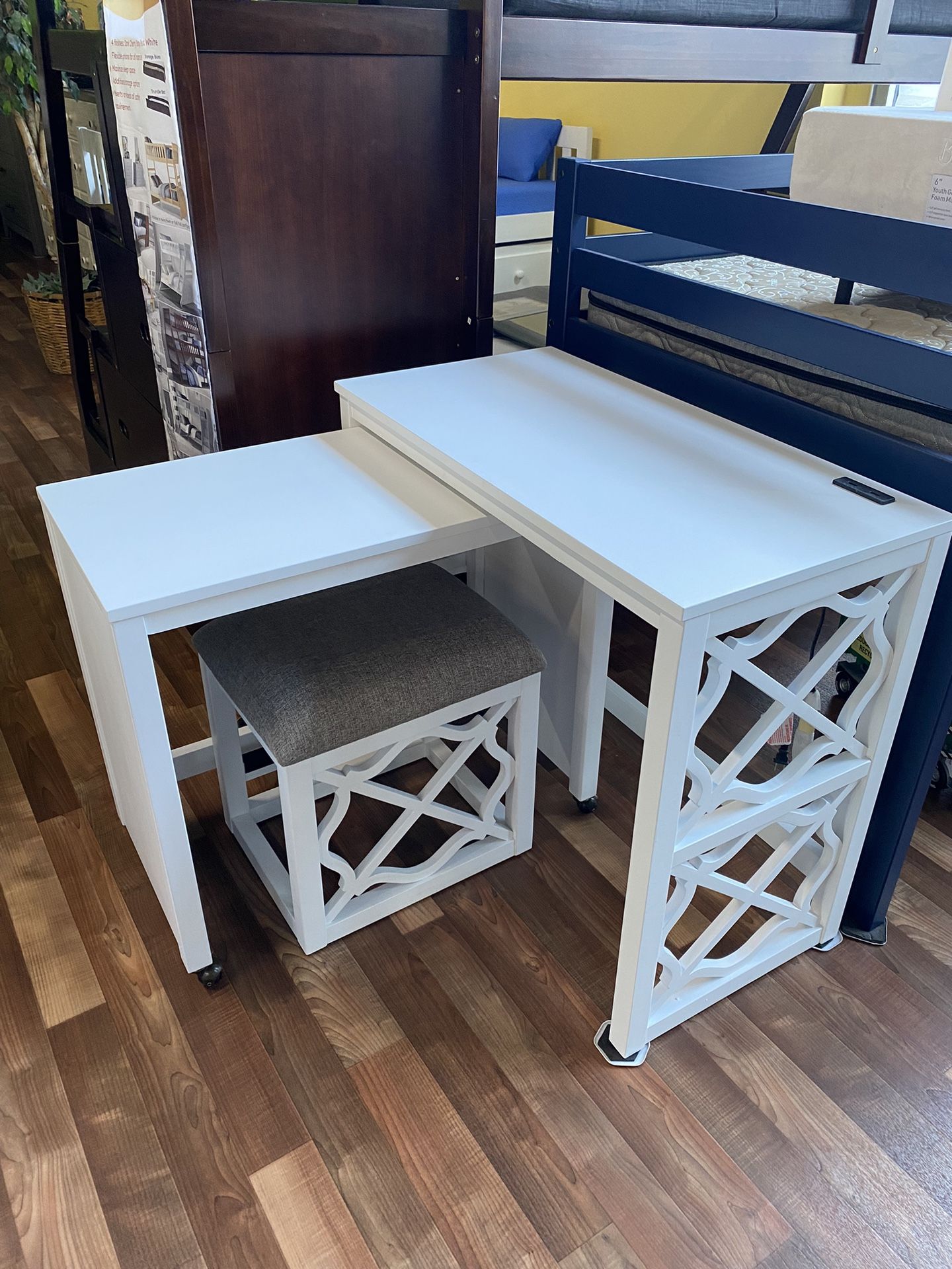 Salinas 3pc Desk With Stool