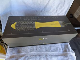 Drybar
The Single Shot Round Blow-Dryer Brush - New