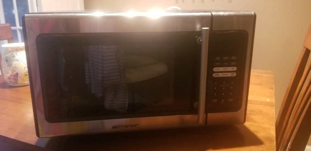 Emerson Microwave 120v