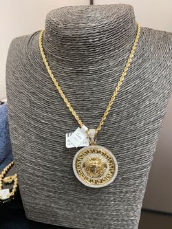 10k gold SOLID rope chain and diamond pendant combo for a good price!!